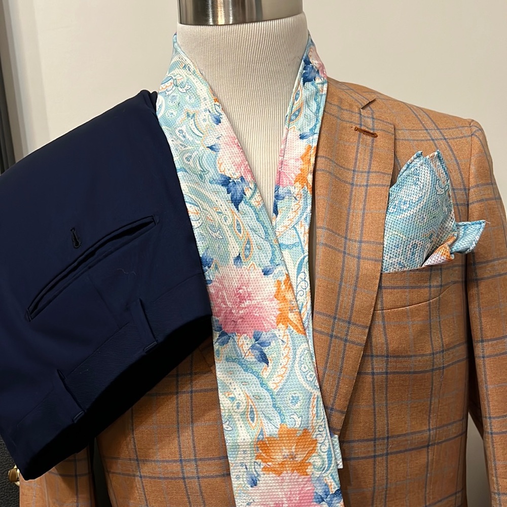 Isaia blazer size 40R with new IF tie set n slacks included.